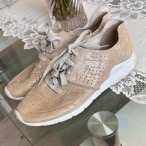 UGG Women's Tye Stardust